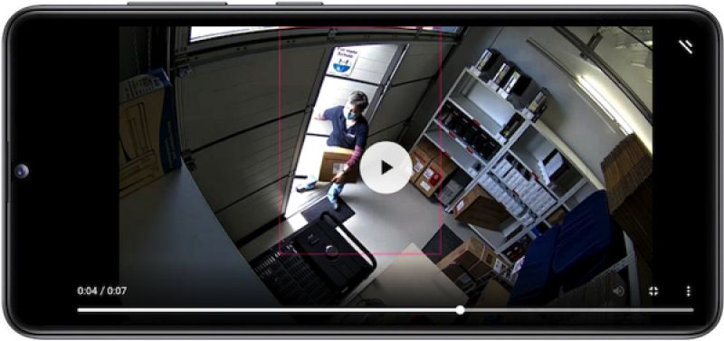 Abspielen von Videoüberwachungsaufnahmen auf dem Smartphone.